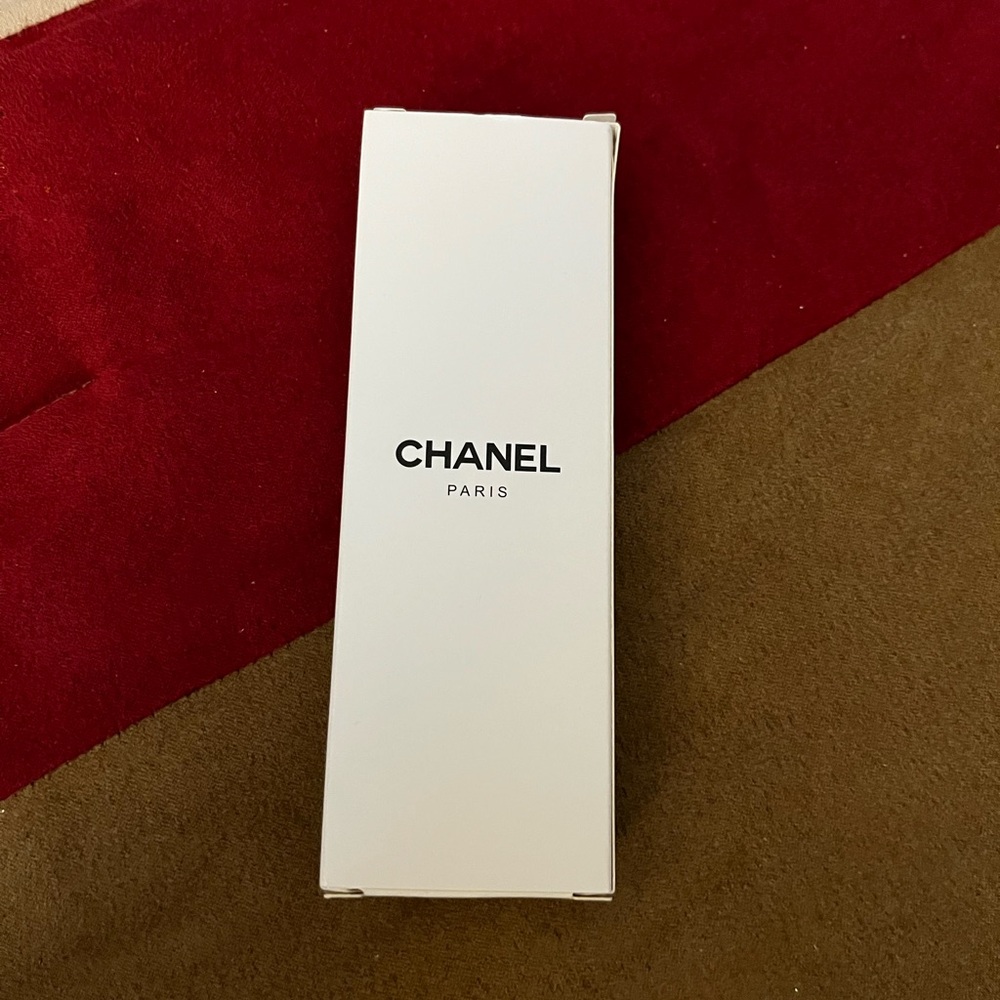 CHANEL Gold and Black Key Holder GWP - Picture 2 of 3